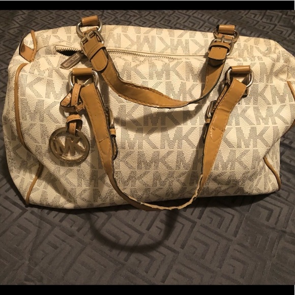 A beautiful mk bag - Picture 2 of 5